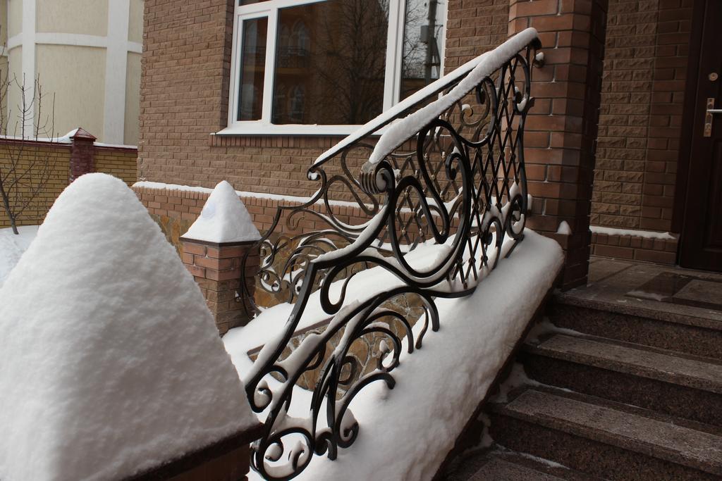Barin House Hotel Soemy Buitenkant foto