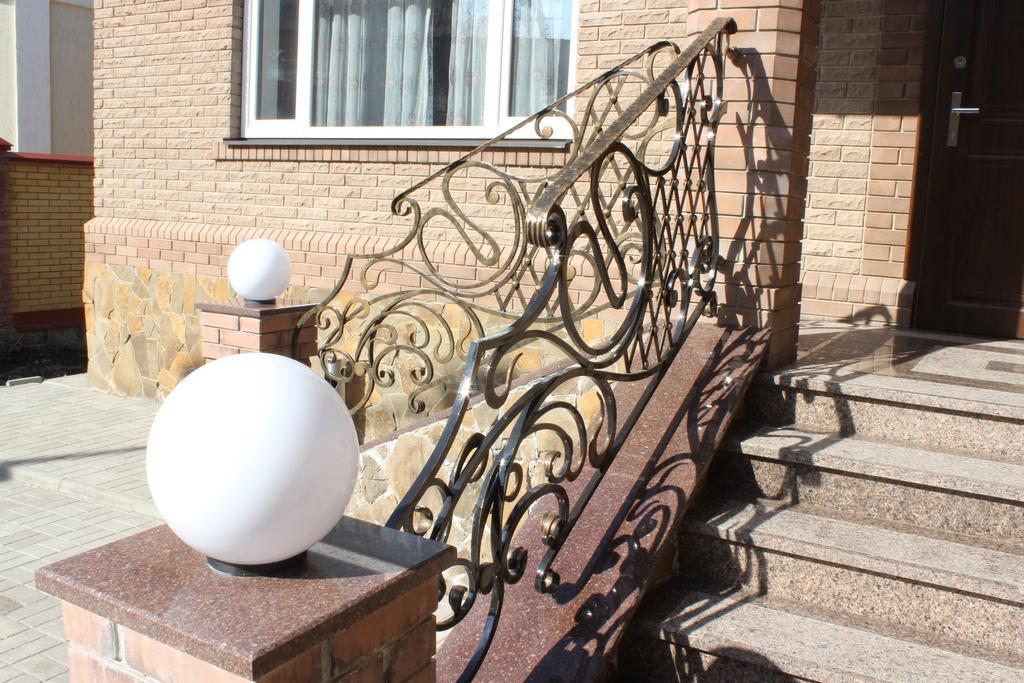 Barin House Hotel Soemy Buitenkant foto