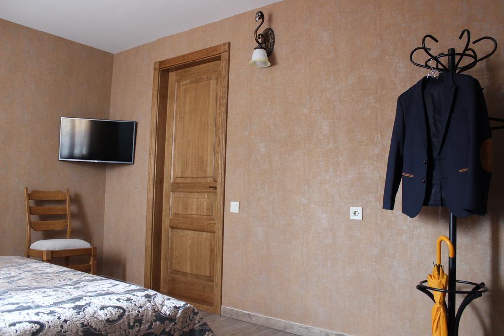 Barin House Hotel Soemy Buitenkant foto