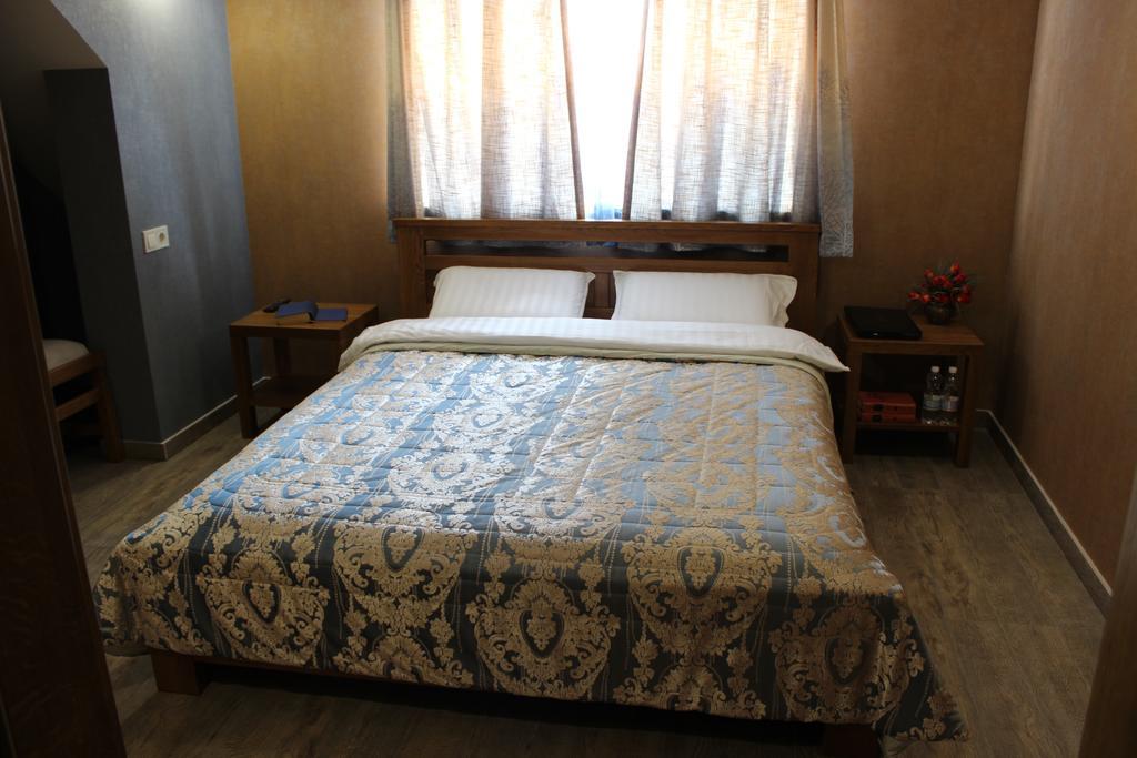 Barin House Hotel Soemy Buitenkant foto
