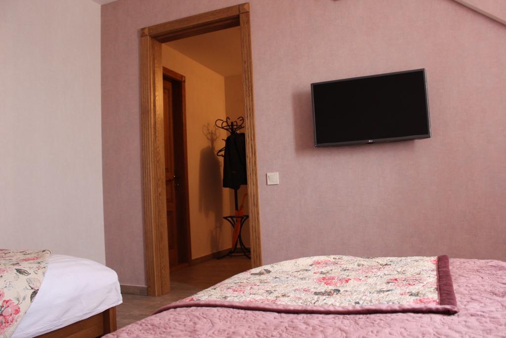 Barin House Hotel Soemy Buitenkant foto