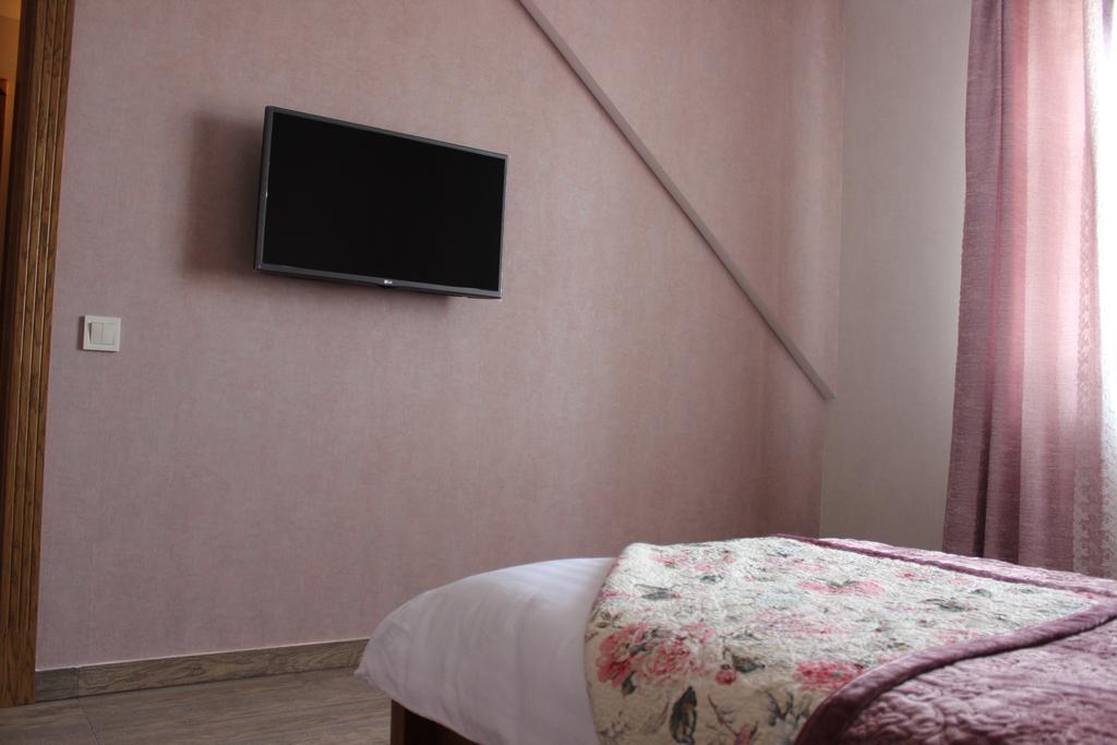 Barin House Hotel Soemy Buitenkant foto