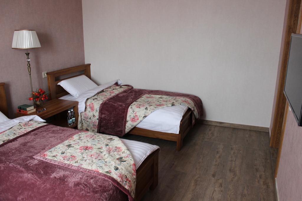 Barin House Hotel Soemy Buitenkant foto