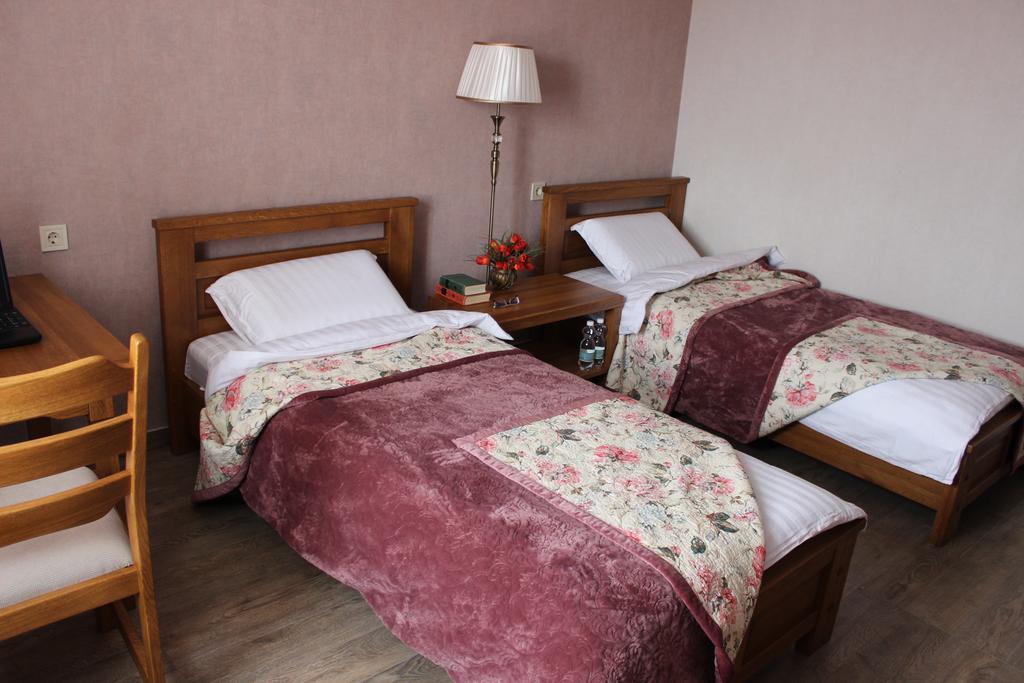 Barin House Hotel Soemy Buitenkant foto