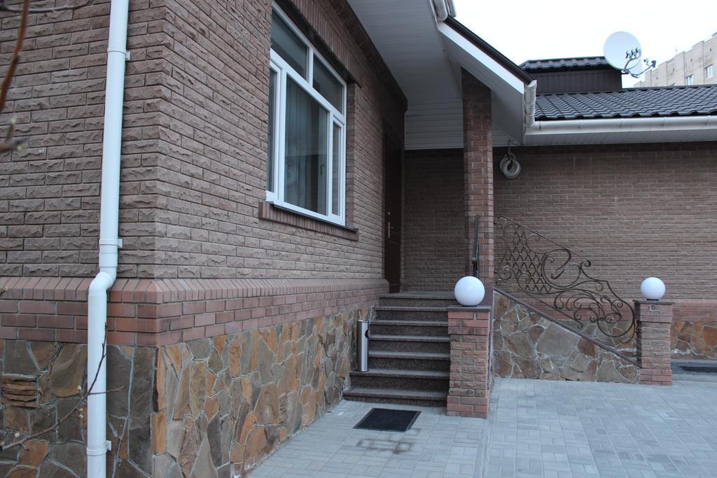 Barin House Hotel Soemy Buitenkant foto