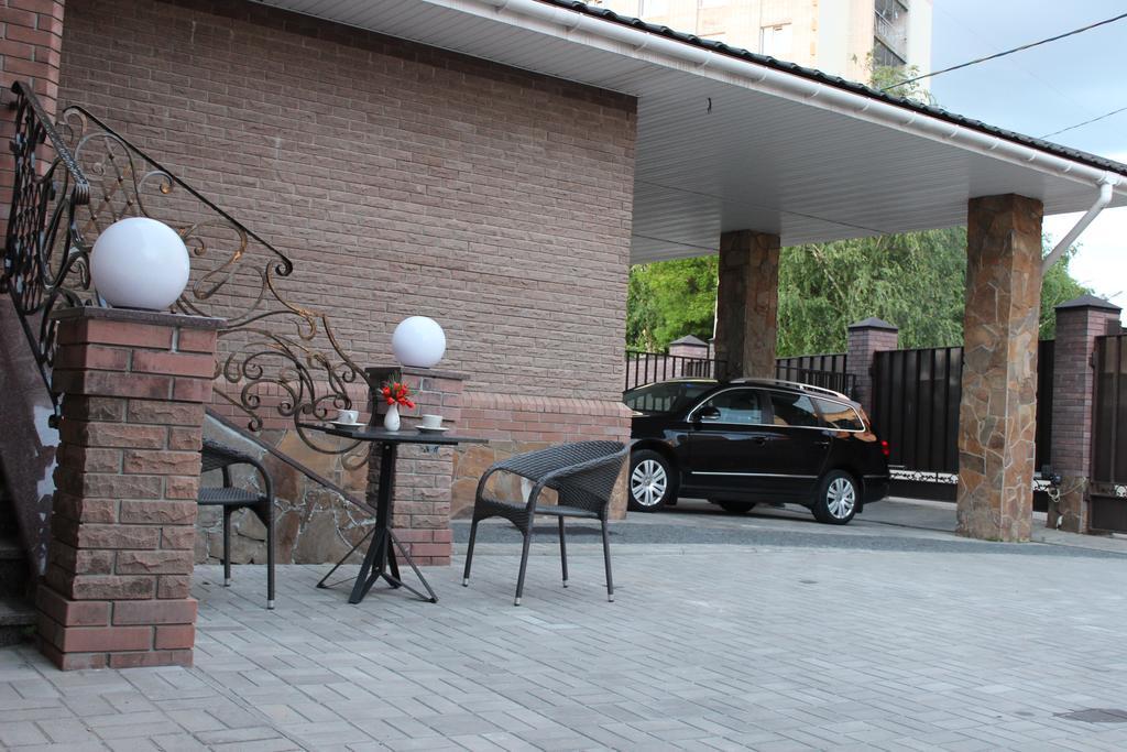 Barin House Hotel Soemy Buitenkant foto