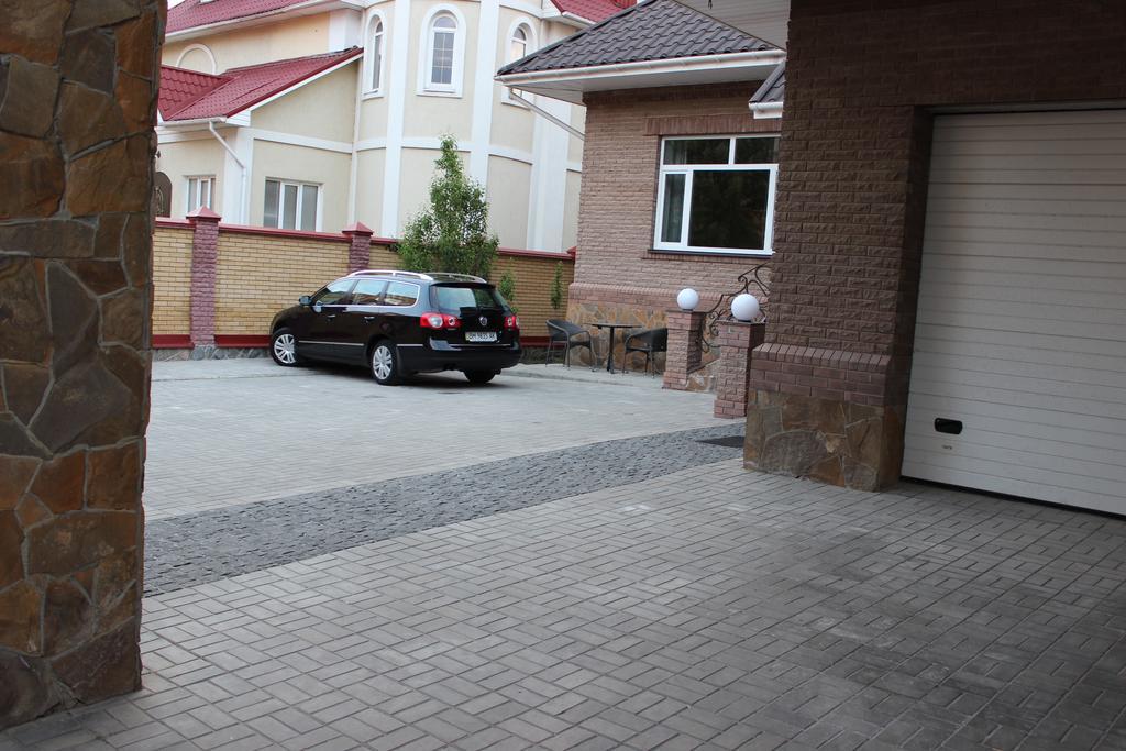 Barin House Hotel Soemy Buitenkant foto
