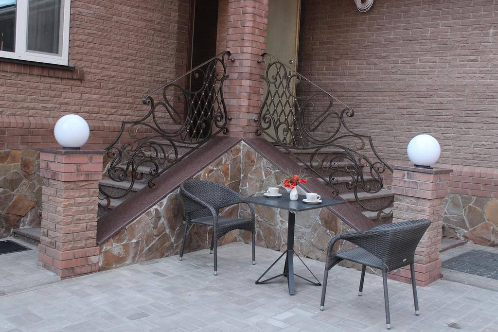Barin House Hotel Soemy Buitenkant foto
