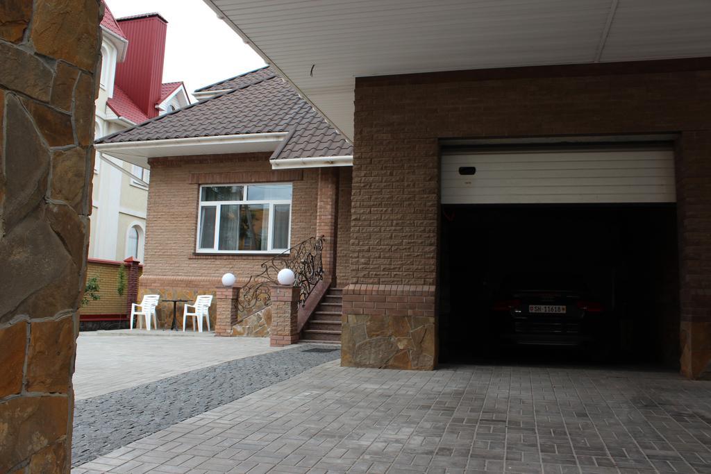 Barin House Hotel Soemy Buitenkant foto